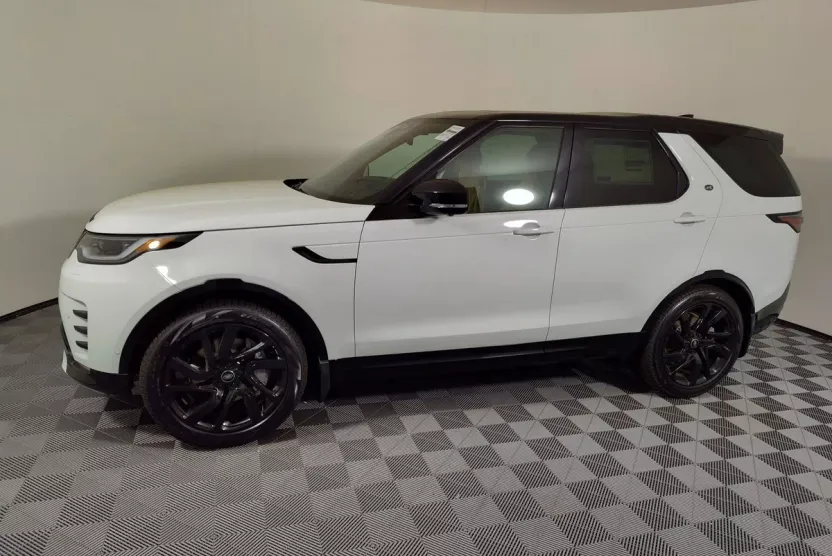 2025 Land Rover Discovery SE photo 1