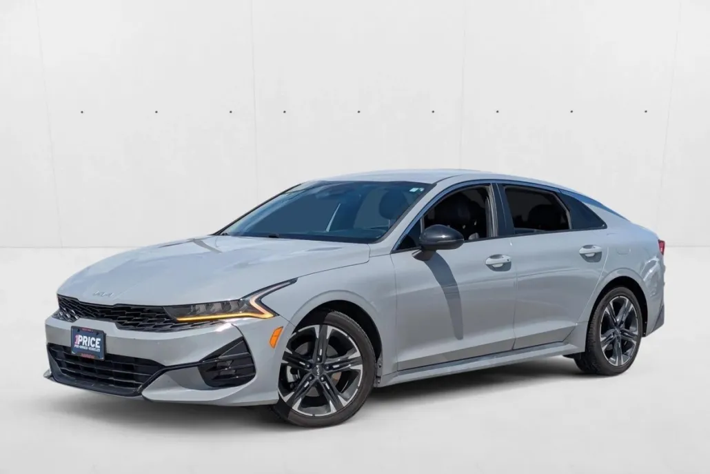 2022 Kia K5 GT-Line photo 1