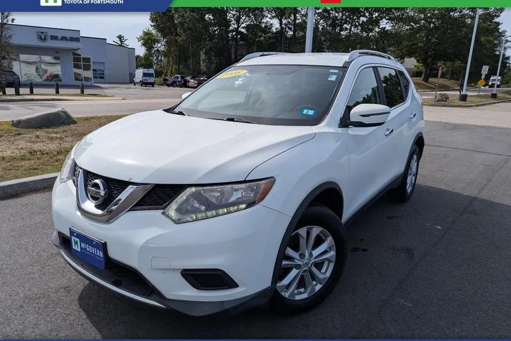 2016 Nissan Rogue SV photo 1