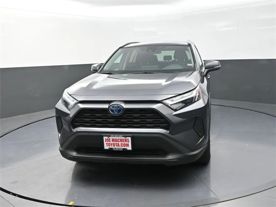 2024 Toyota RAV4 Hybrid XLE photo 1