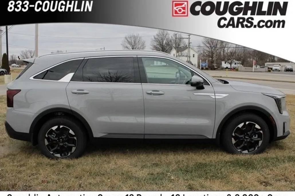 2025 Kia Sorento S photo 1