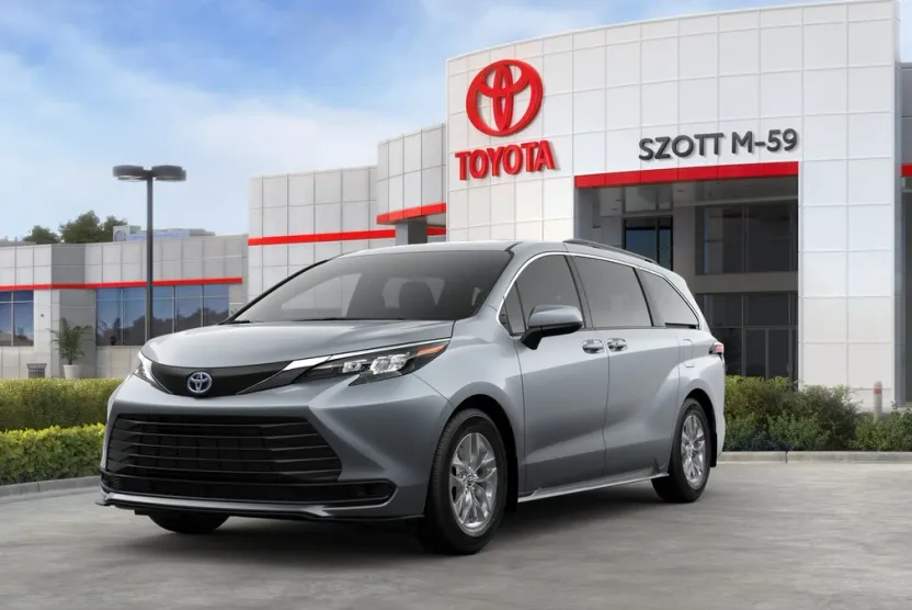 2025 Toyota Sienna LE photo 1