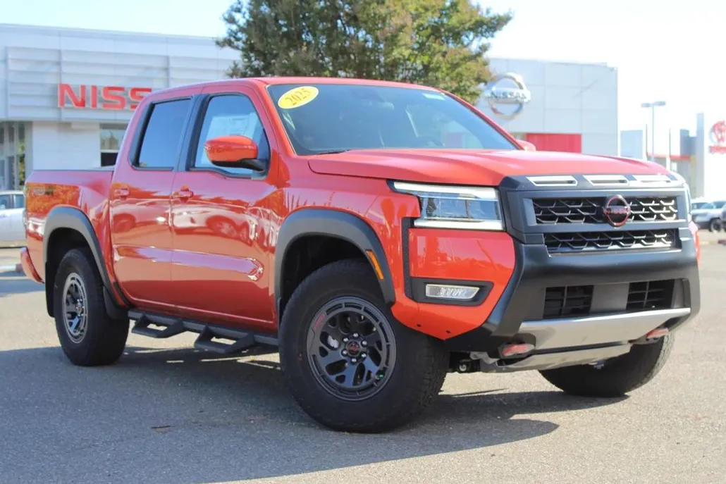2025 Nissan Frontier Crew Cab PRO-4X photo 1