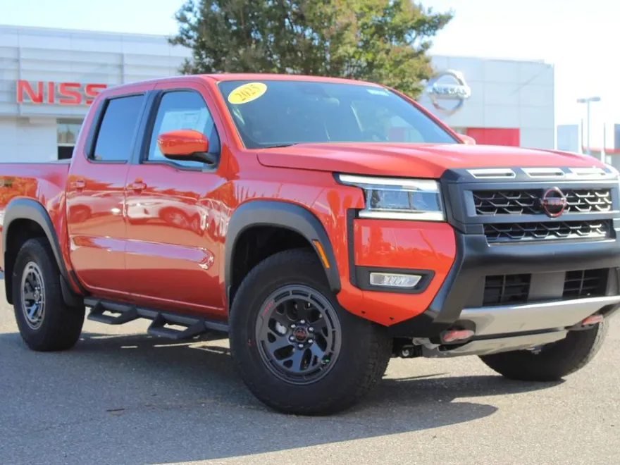 2025 Nissan Frontier Crew Cab PRO-4X photo 1