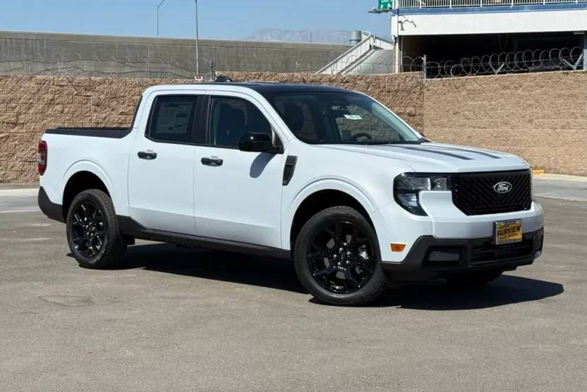 2025 Ford Maverick XLT photo 1