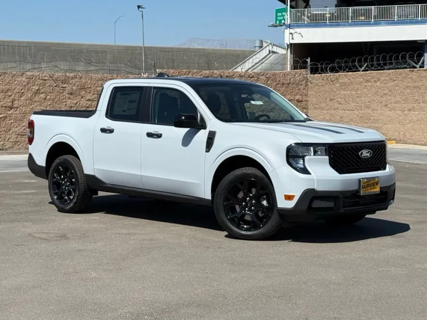 2025 Ford Maverick XLT photo 1