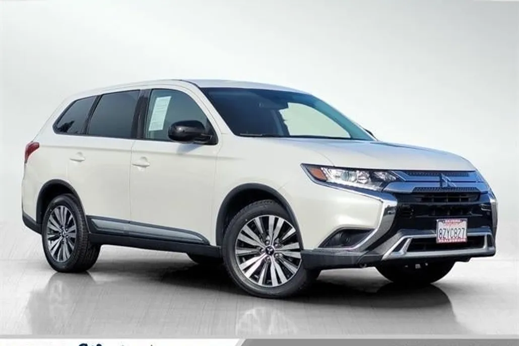 2019 Mitsubishi Outlander ES photo 1