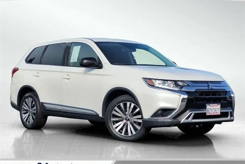 2019 Mitsubishi Outlander ES photo 1