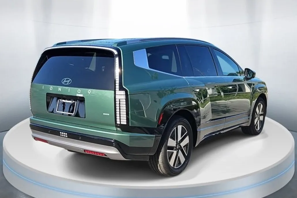 2026 Hyundai Ioniq SEL photo 1