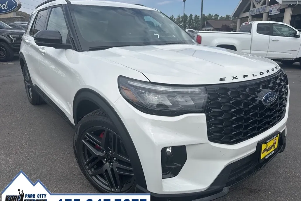 2025 Ford Explorer ST photo 1