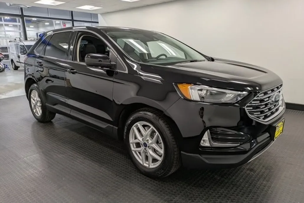 2022 Ford Edge SEL photo 1