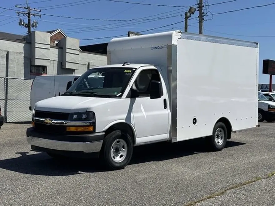 2025 Chevrolet Express 3500 Cutaway Van photo 1