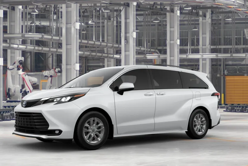 2025 Toyota Sienna XLE photo 1