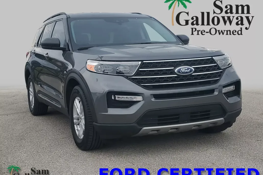 2023 Ford Explorer XLT photo 1