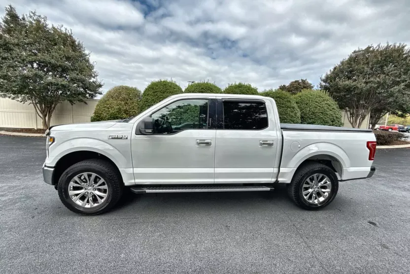 2017 Ford F-150 XLT photo 1