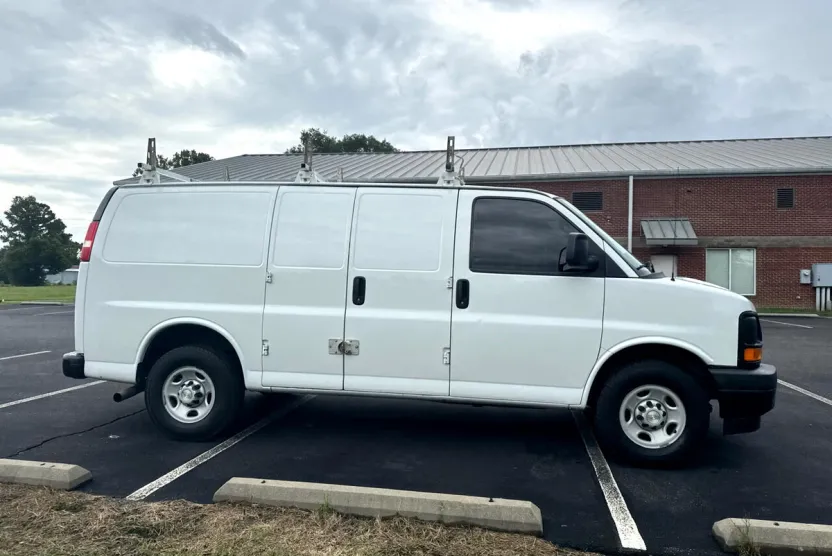 2017 Chevrolet Express 2500 Cargo photo 1
