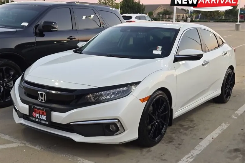 2019 Honda Civic Touring photo 1