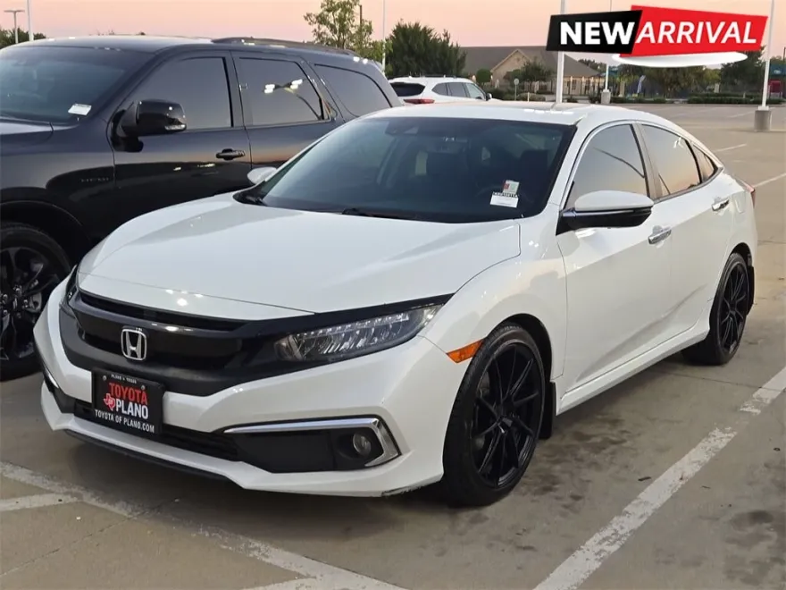 2019 Honda Civic Touring photo 1