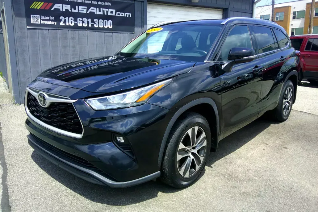 2020 Toyota Highlander XLE photo 1