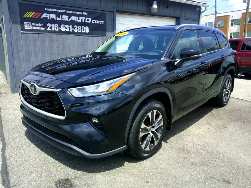2020 Toyota Highlander XLE photo 1