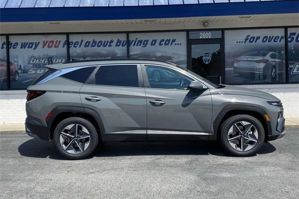 2025 Hyundai Tucson SEL photo 1