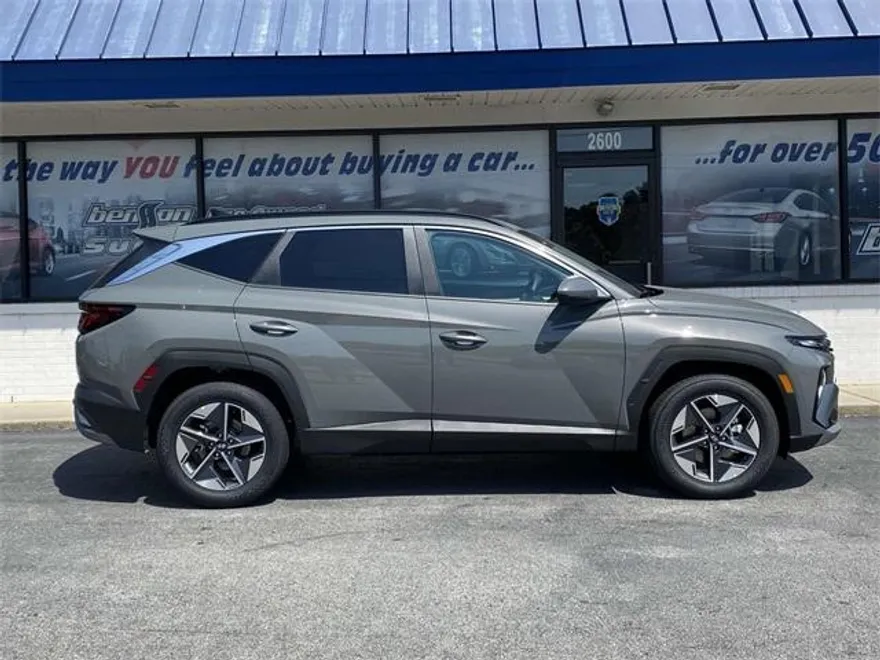 2025 Hyundai Tucson SEL photo 1