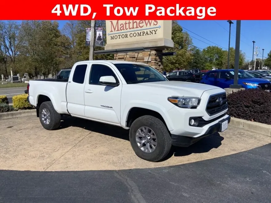2017 Toyota Tacoma SR5 photo 1