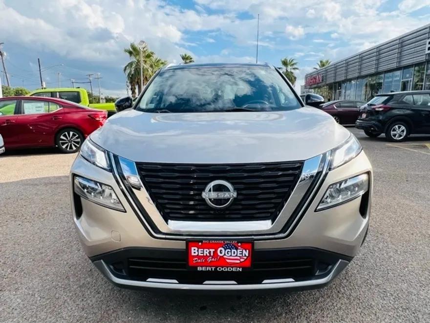 2023 Nissan Rogue SL photo 1