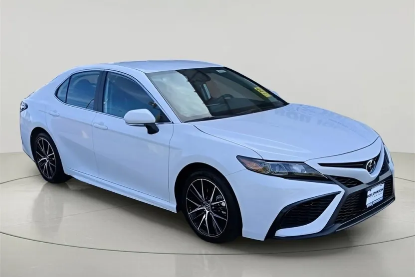 2024 Toyota Camry SE photo 1