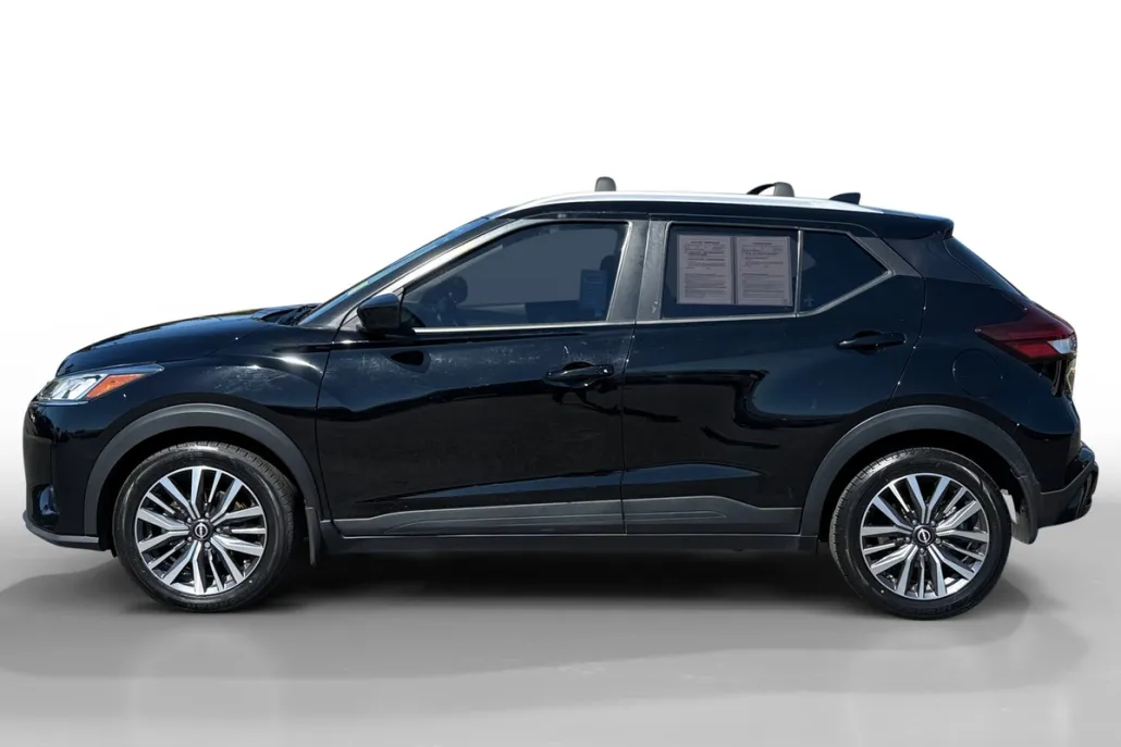 2022 Nissan Kicks SV photo 1