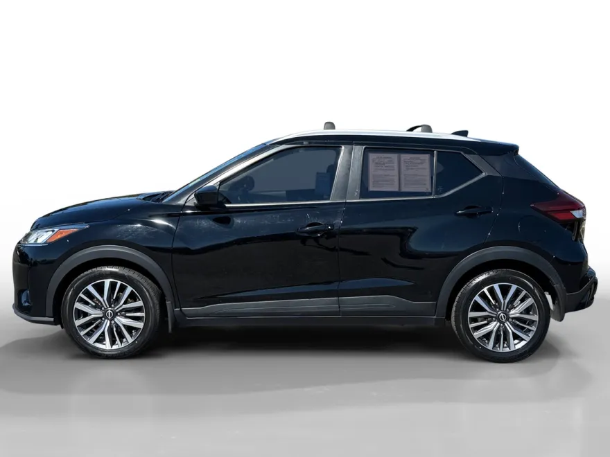2022 Nissan Kicks SV photo 1