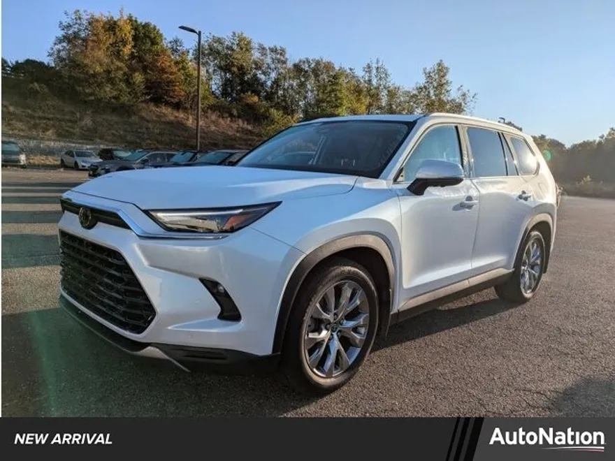 2024 Toyota Highlander Hybrid Limited photo 1