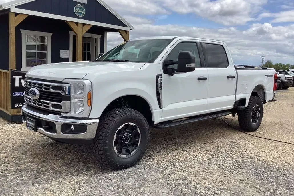 2025 Ford F-350 XLT photo 1