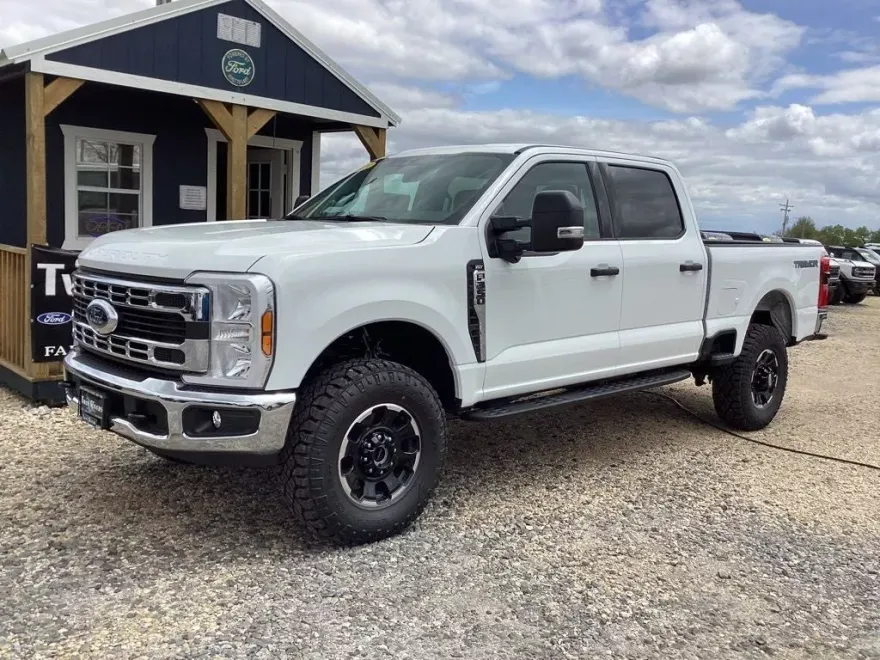 2025 Ford F-350 XLT photo 1