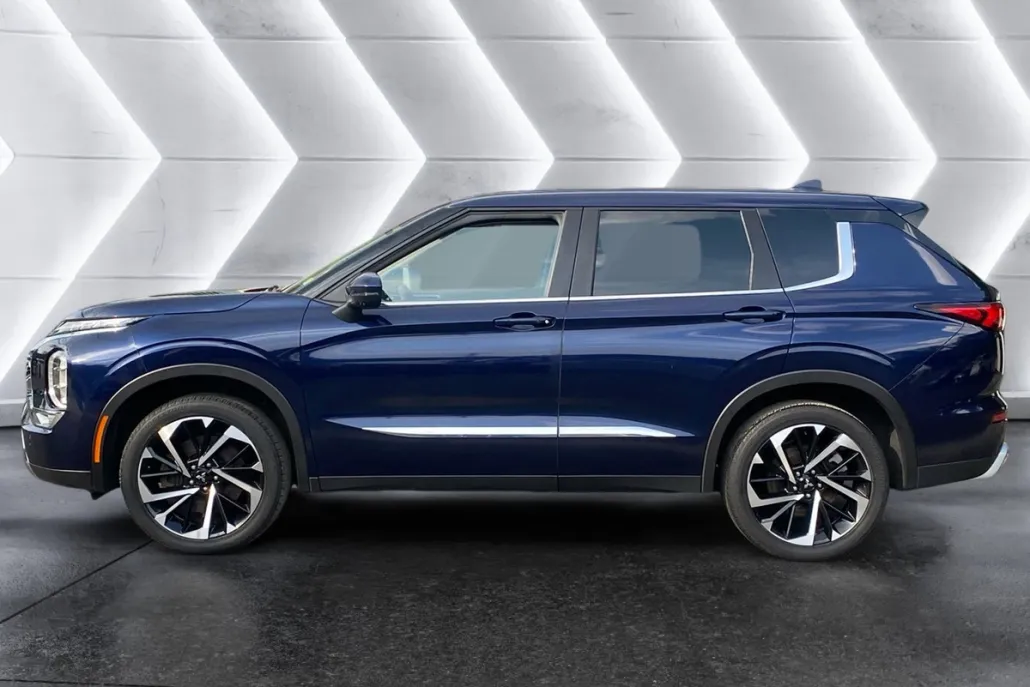 2023 Mitsubishi Outlander SE Black Edition Ralliart photo 1