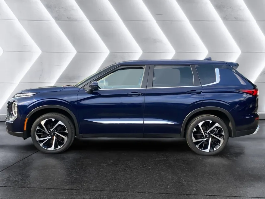 2023 Mitsubishi Outlander SE Black Edition Ralliart photo 1