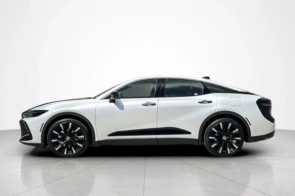 2023 Toyota Crown Platinum photo 1