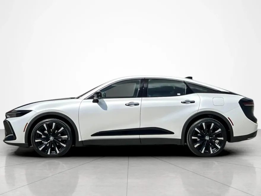 2023 Toyota Crown Platinum photo 1