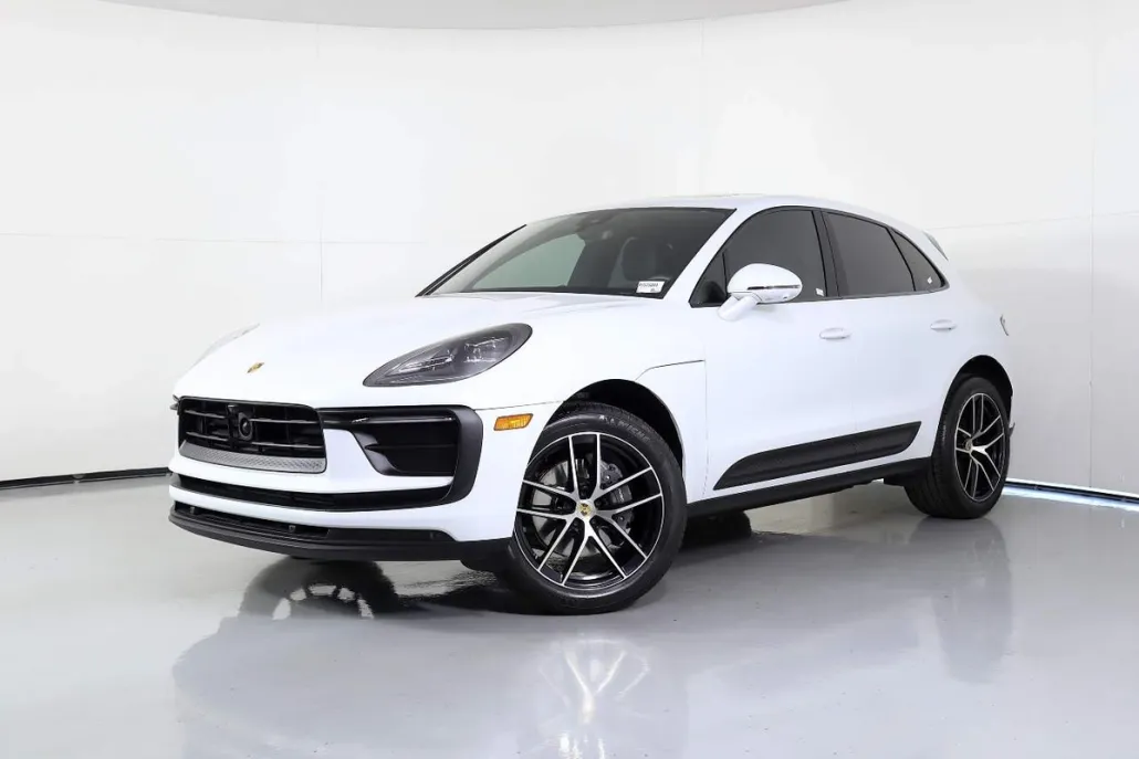 2024 Porsche Macan T photo 1