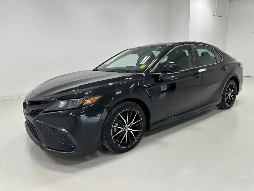 2023 Toyota Camry SE photo 1