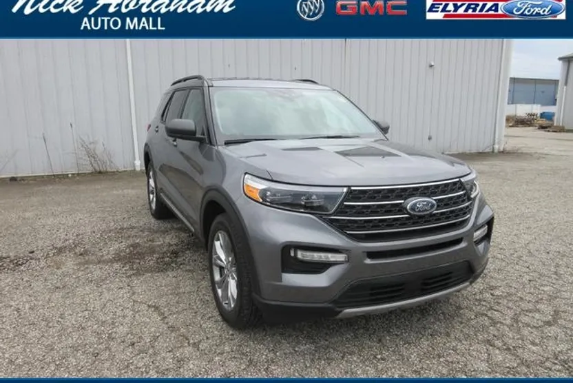 2022 Ford Explorer XLT photo 1