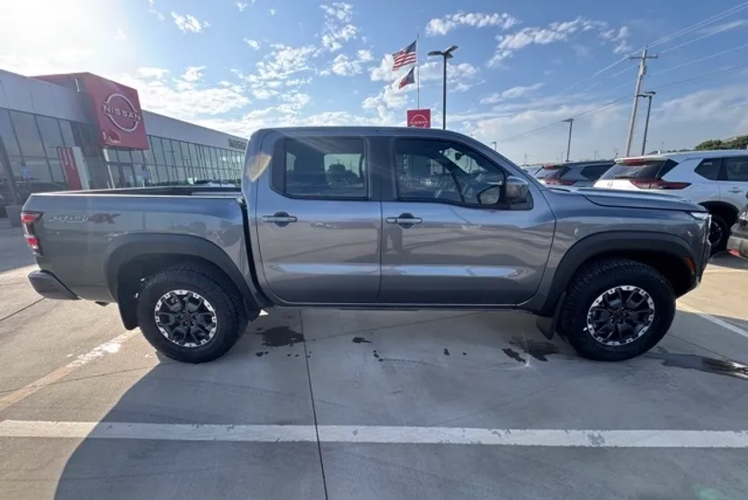 2025 Nissan Frontier PRO-4X photo 1