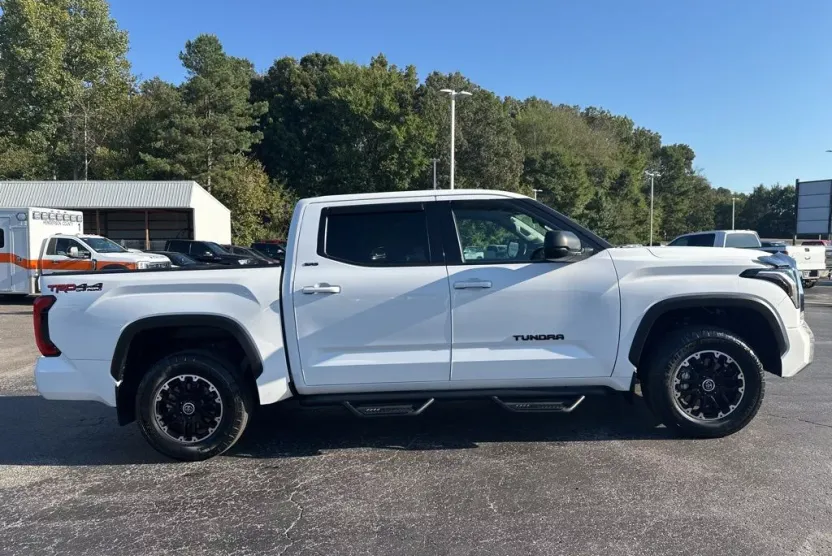 2023 Toyota Tundra SR5 photo 1