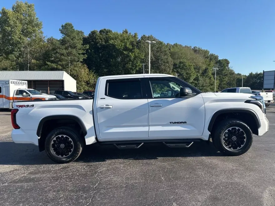 2023 Toyota Tundra SR5 photo 1