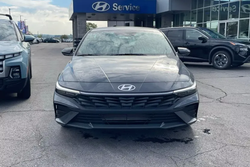 2025 Hyundai Elantra SEL Sport photo 1