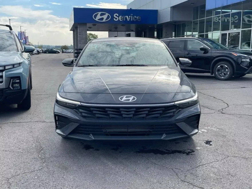 2025 Hyundai Elantra SEL Sport photo 1