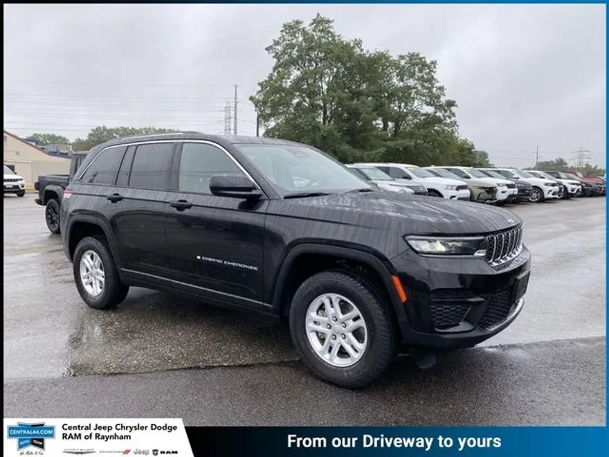 2023 Jeep Cherokee Laredo photo 1