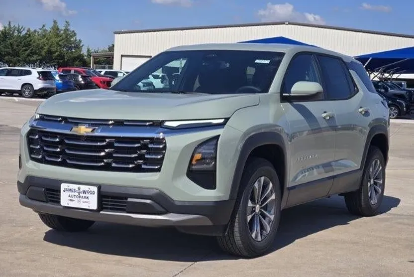 2026 Chevrolet Equinox LT photo 1