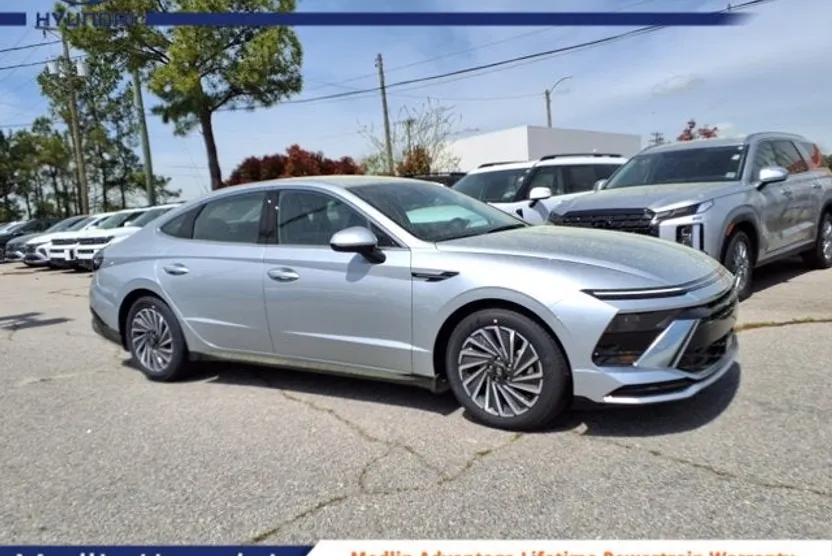 2025 Hyundai Sonata Hybrid SEL photo 1