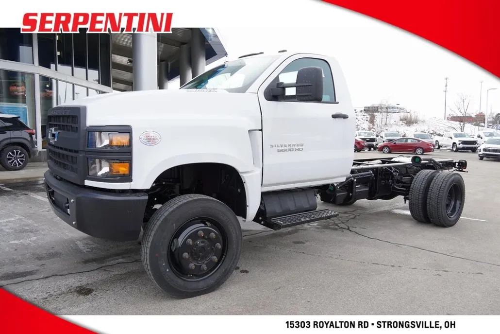 2024 Chevrolet Silverado 5500HD Work Truck photo 1